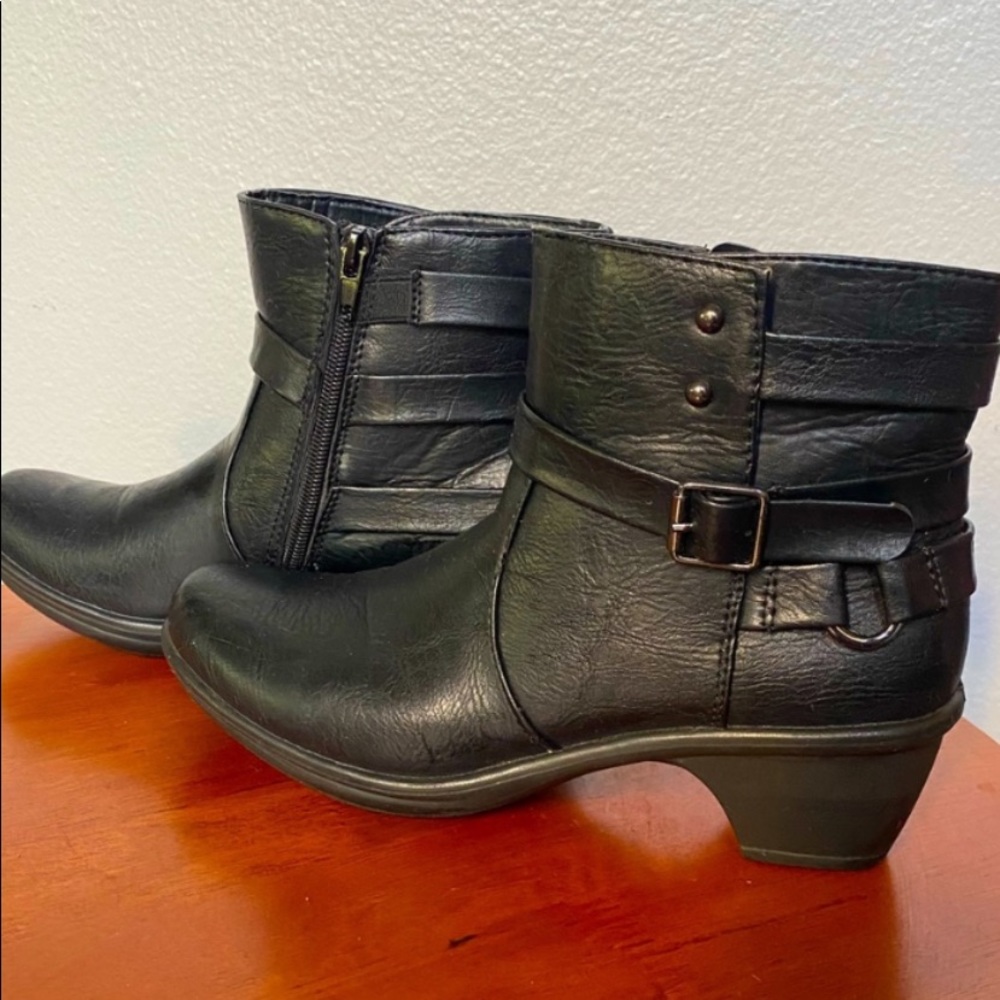 COPY - ♥️ EASY STREET COMPORT WAVE BLACK LEATHER BOOTS .